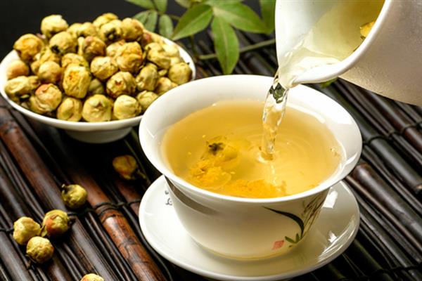 腊梅能否泡茶，采摘后晾晒1-2天便可用开水冲服